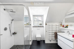 Badezimmer separater Wohnbereich
