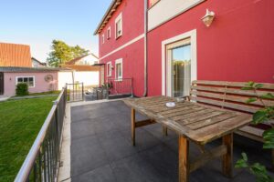 Terrasse mit Garten
