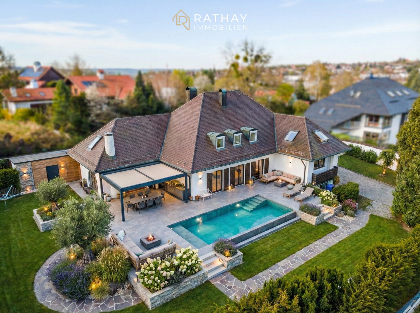 Read more about the article Großzügigkeit, Substanz, Vision – Eine Villa mit außergewöhnlicher Präsenz in Landshut