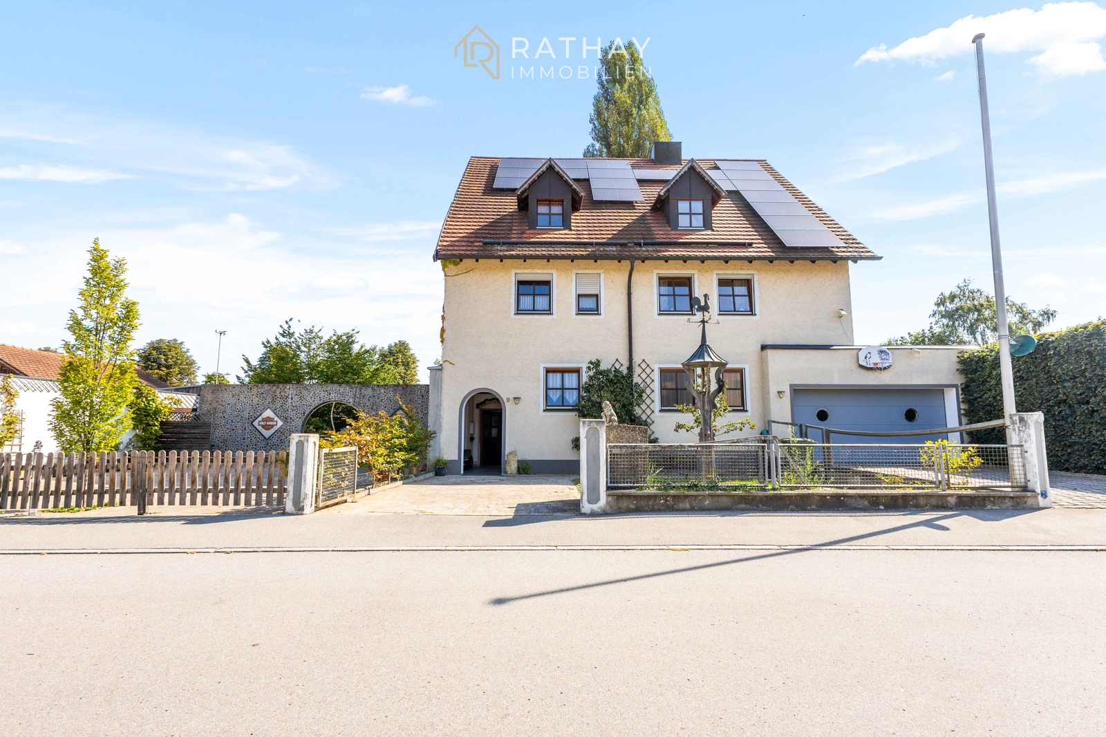 Read more about the article Großzügiges Zweifamilienhaus als Mehrgenerationenhaus in Traumlage