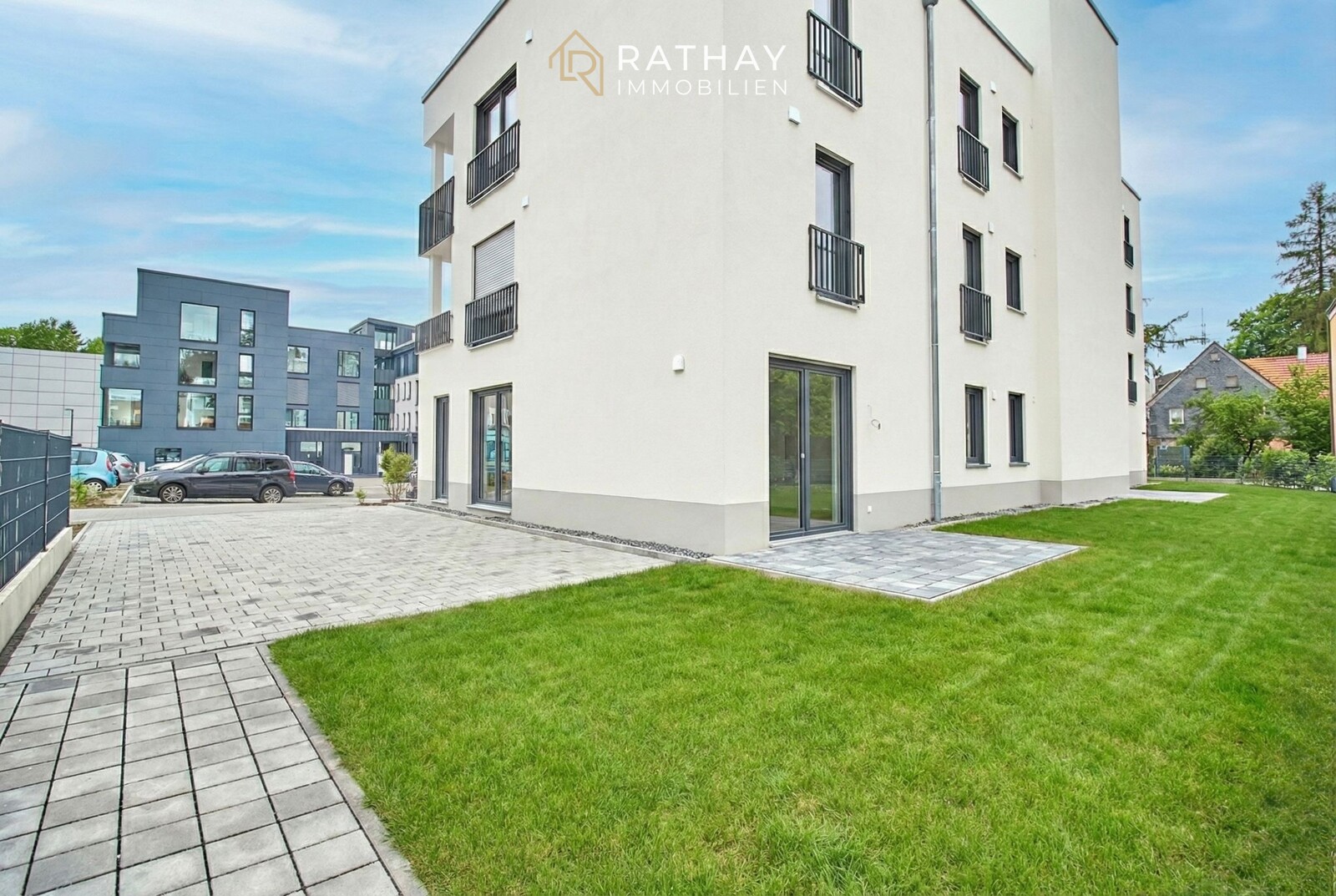 Außenansicht mit Garten