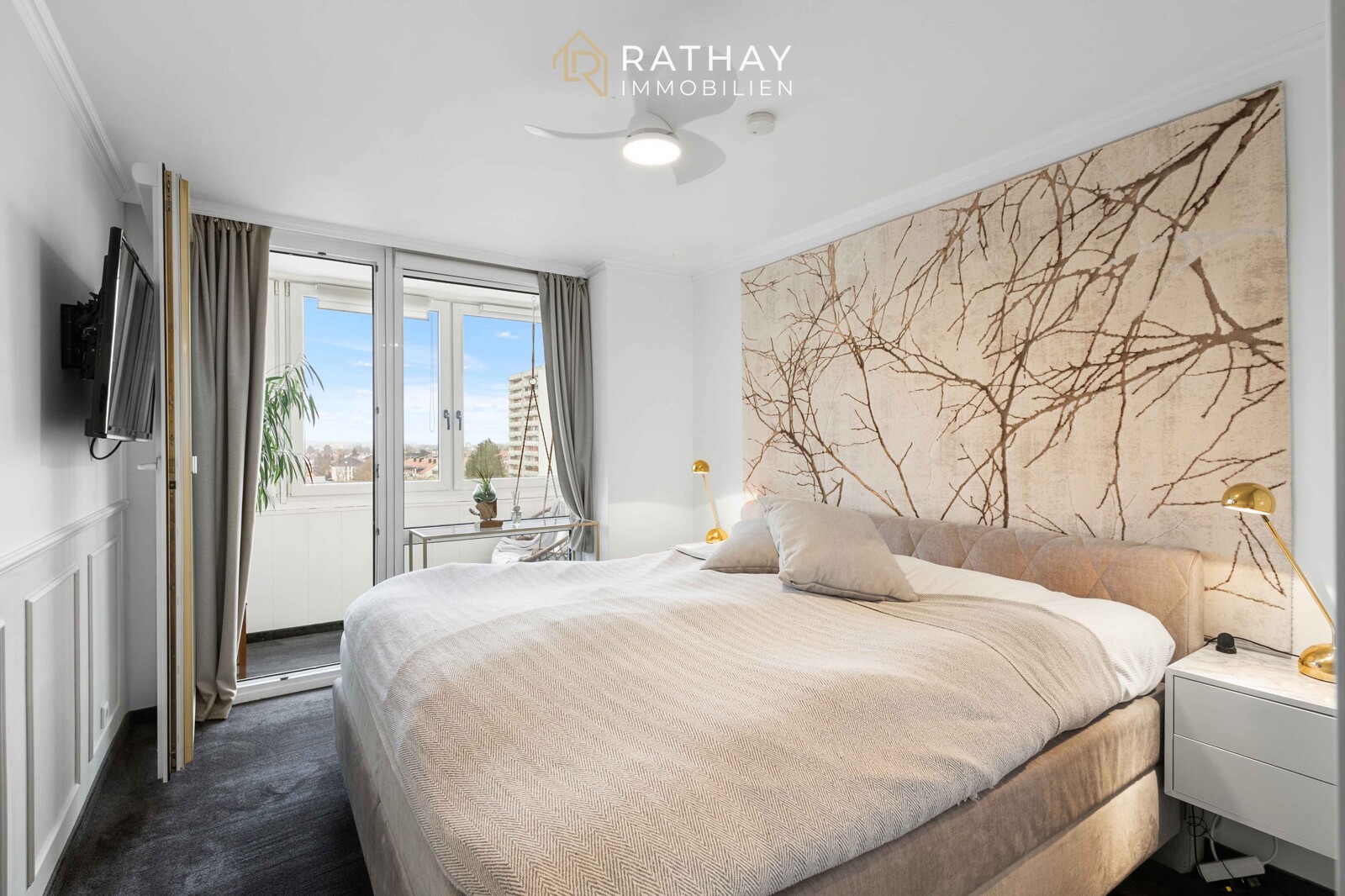 Mehr über den Artikel erfahren Ruhige 3-Zimmer-Maisonette mit Fernblick, Südbalkon, Loggia und 2 TG-Stellplätzen